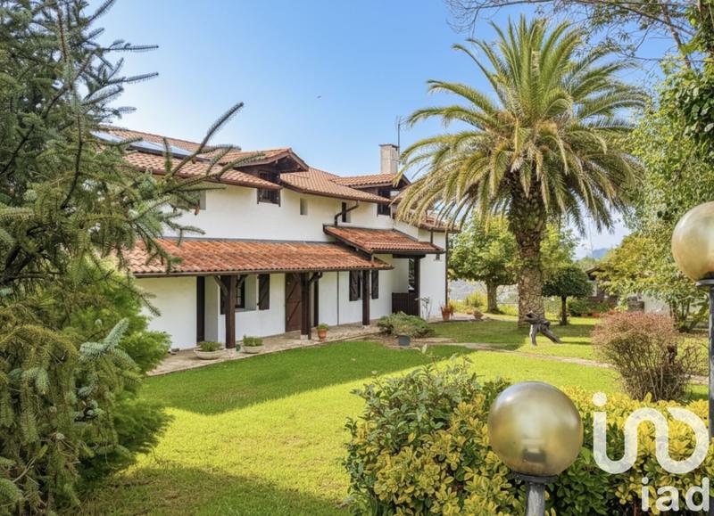 Maison - 290 m² - 9 pièces