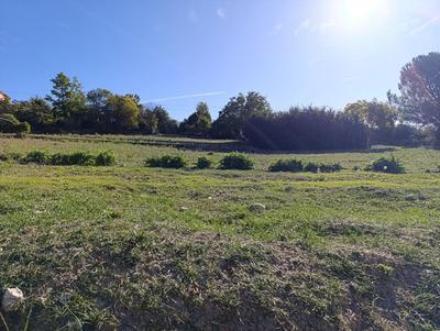 Terrain constructible - 1 600 m²