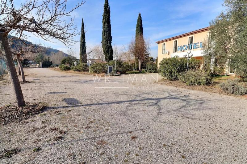 Propriété - 560 m² - 15 pièces