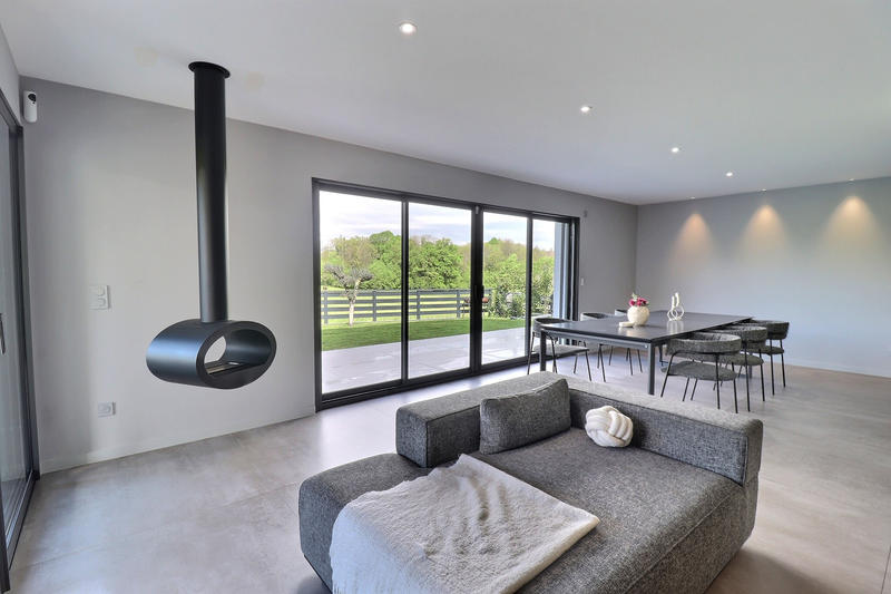 Maison - 208 m² - 5 pièces