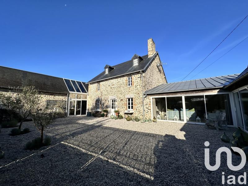 Maison - 277 m² - 8 pièces