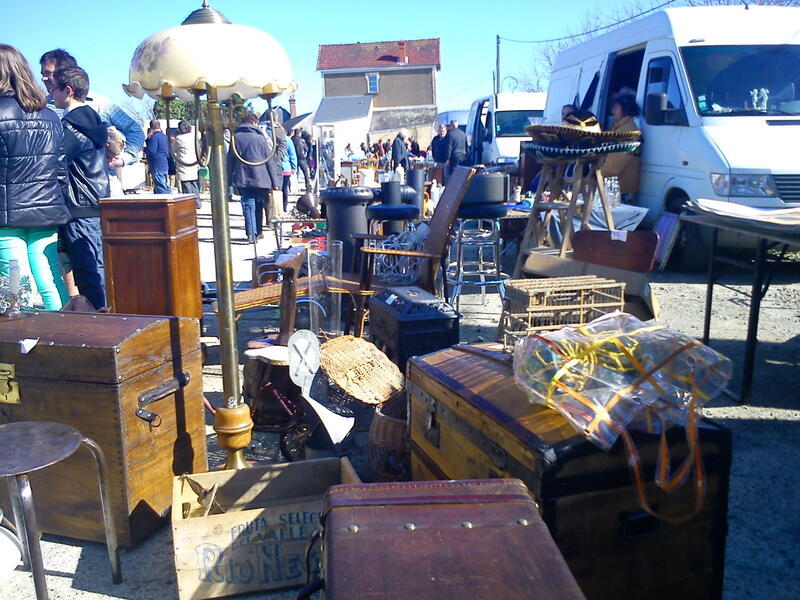 Brocante - bric à brac - artisanat