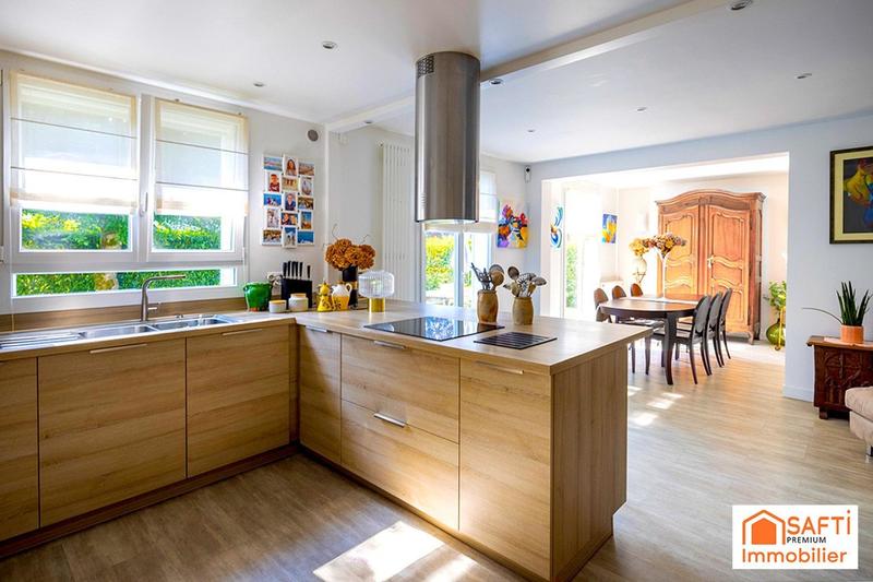 Maison - 182 m² - 9 pièces