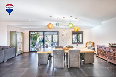 Propriété - 256 m² - 7 pièces