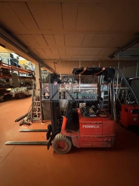 Entrepôt - 1 200 m²