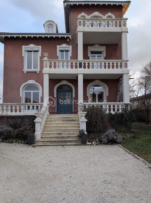 Demeure - 233 m² - 10 pièces