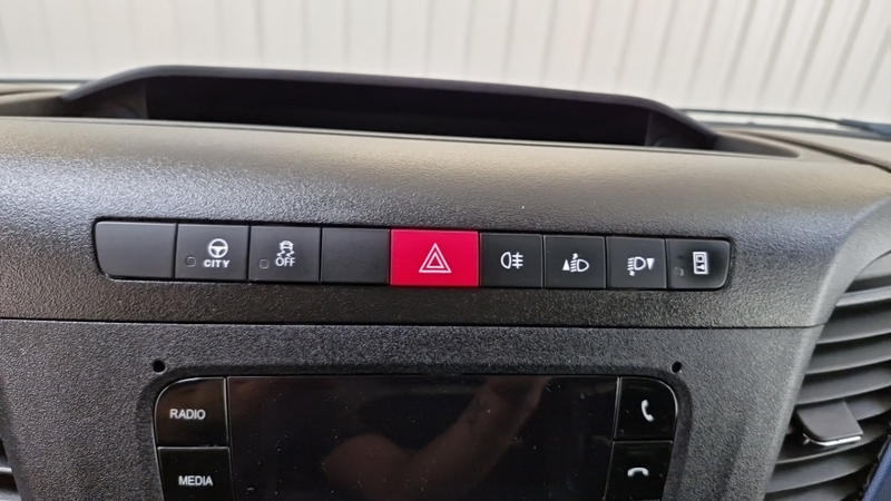 Iveco Daily Fourgon 35 s 14 sv11 h2 quad-leaf hi matic