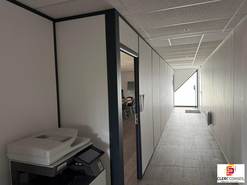 Bureau - 335 m²