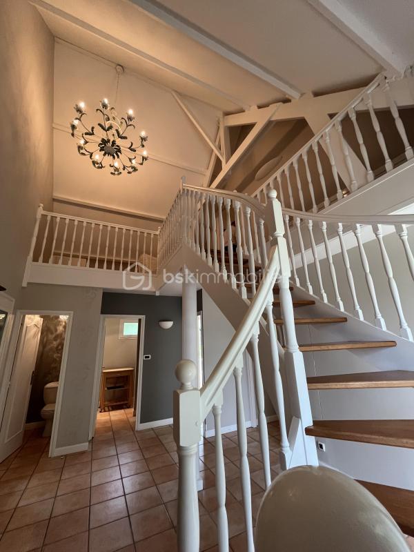 Pavillon - 220 m² - 9 pièces