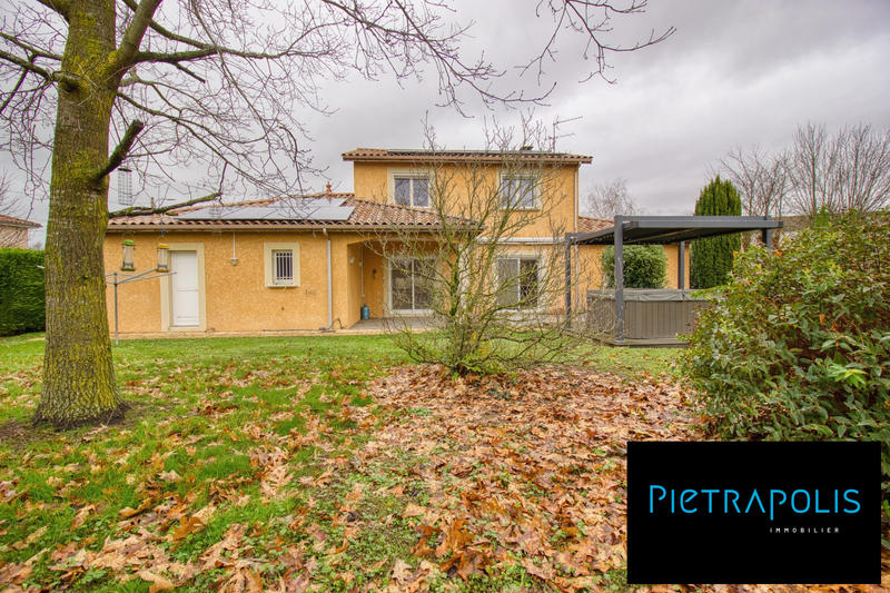 Maison traditionnelle - 175 m² - 6 pièces