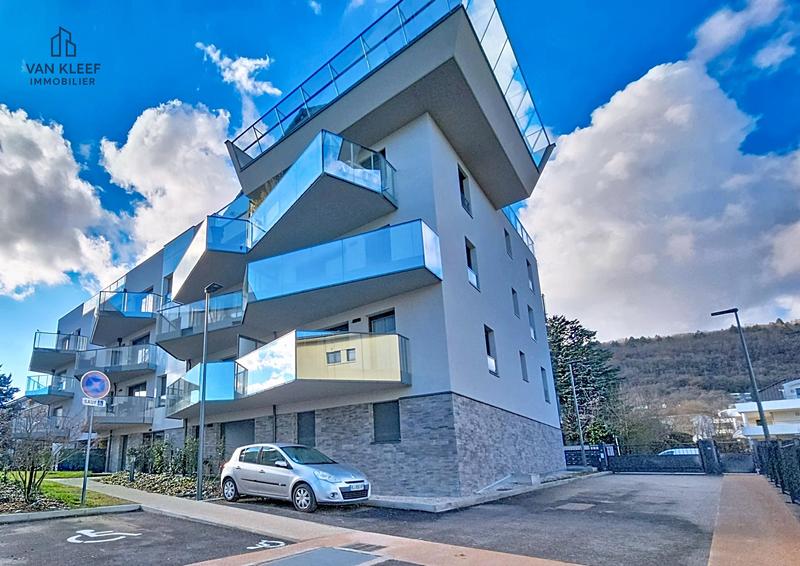 Appartement - 93 m² - 4 pièces