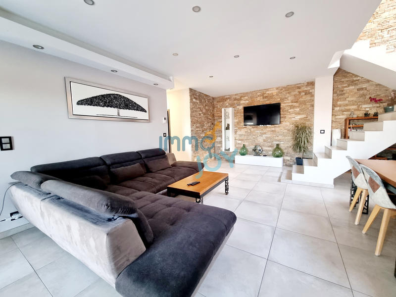 Maison - 257 m² - 10 pièces