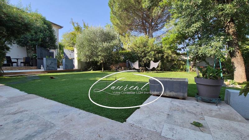 Mas - 397 m² - 14 pièces