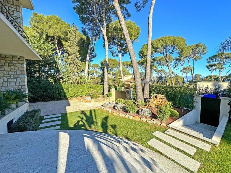 Maison - 220 m² - 6 pièces