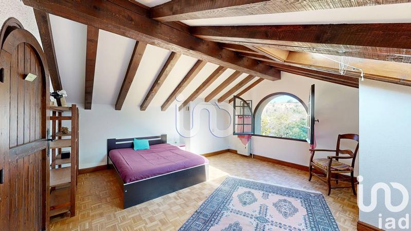 Maison - 221 m² - 7 pièces