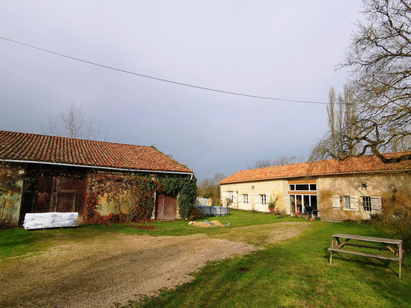 Maison - 248 m² - 10 pièces