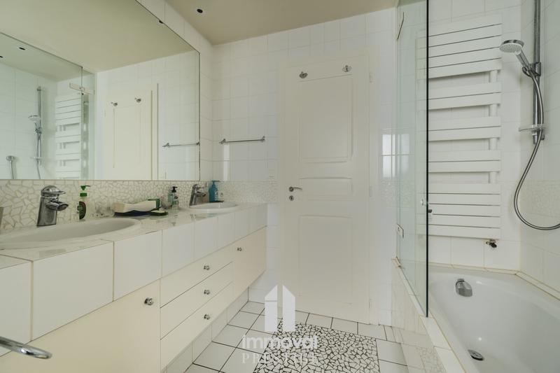 Appartement - 224 m² - 7 pièces