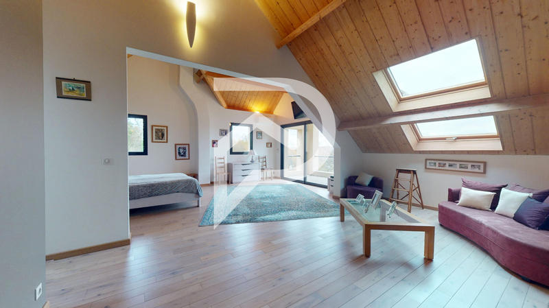 Maison - 696 m² - 12 pièces