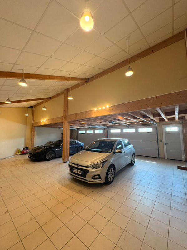 Demeure - 350 m² - 9 pièces