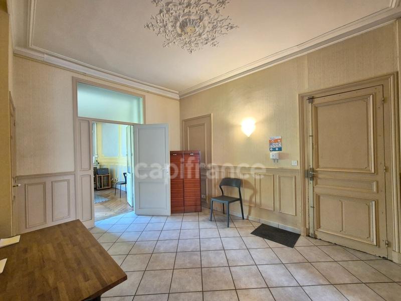 Local commercial - 85 m² - 4 pièces