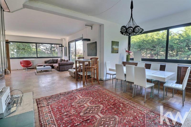 Villa - 240 m² - 8 pièces