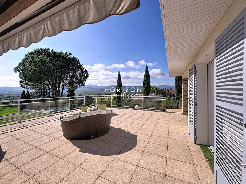 Villa - 262 m² - 10 pièces