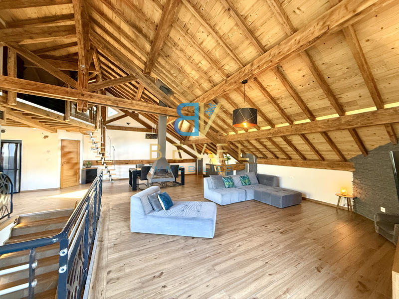 Maison - 185 m² - 5 pièces