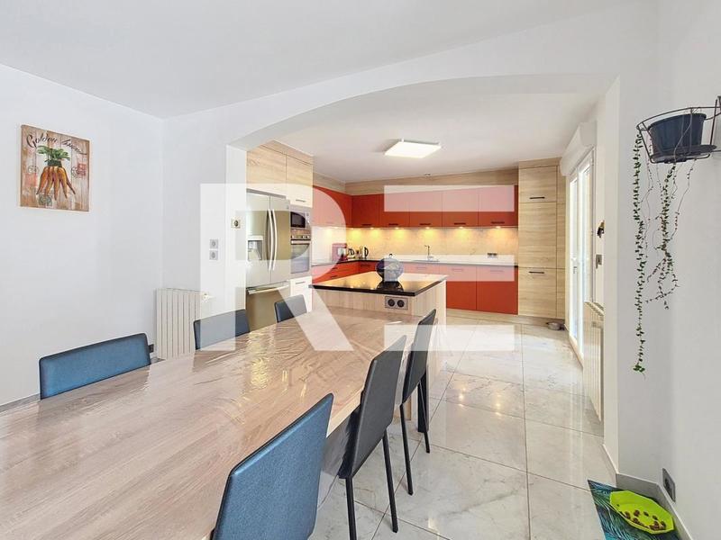 Villa - 199 m² - 8 pièces