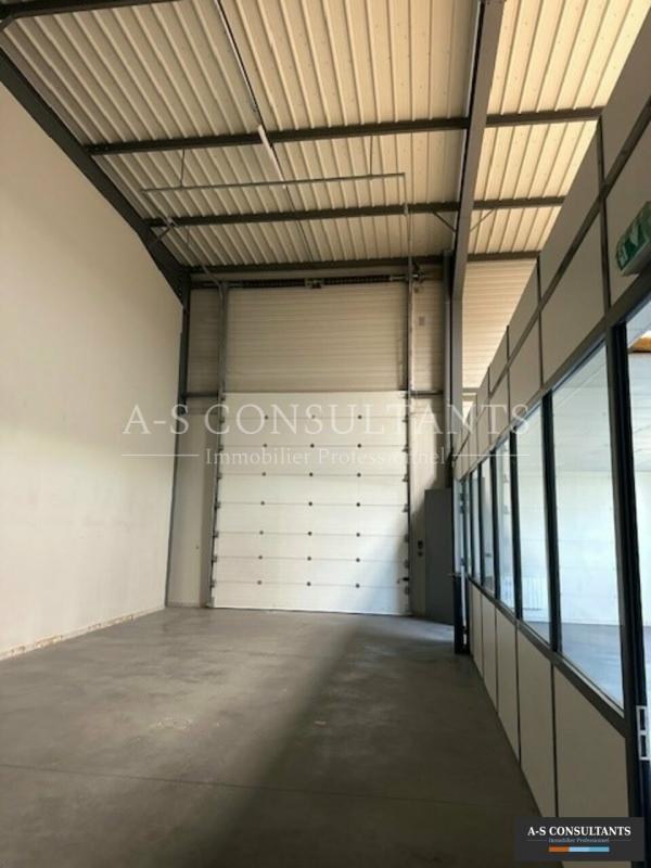 Entrepôt - 636 m²
