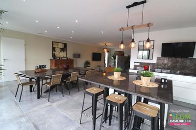 Maison - 195 m² - 8 pièces