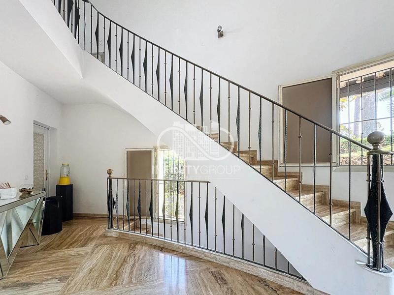 Propriété - 340 m² - 6 pièces