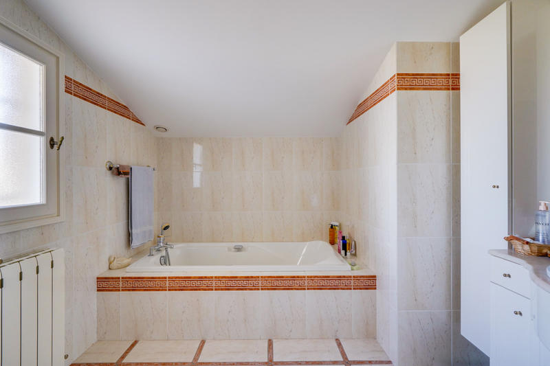 Maison - 190 m² - 7 pièces