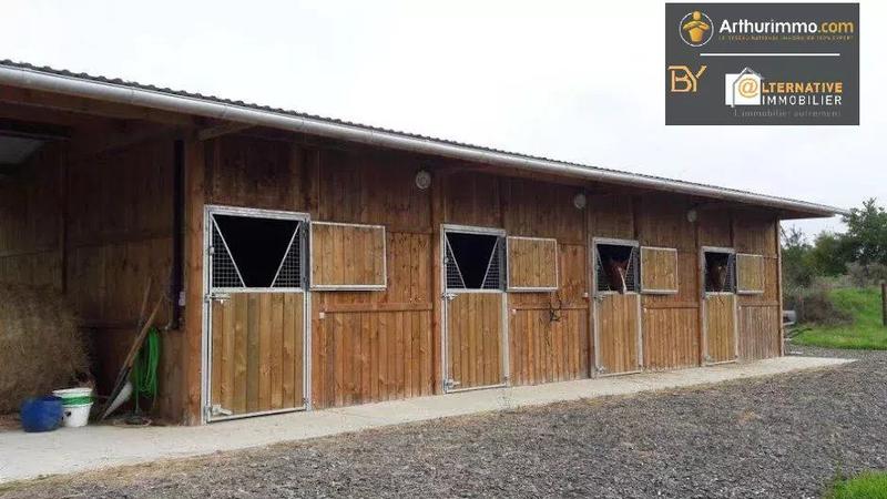 Maison - 979 m² - 26 pièces