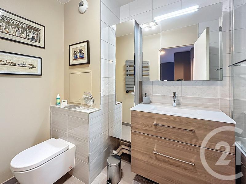 Appartement - 98 m² - 5 pièces