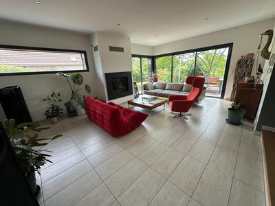 Maison - 210 m² - 6 pièces