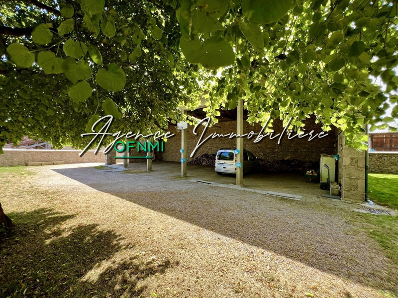 Maison - 846 m² - 26 pièces