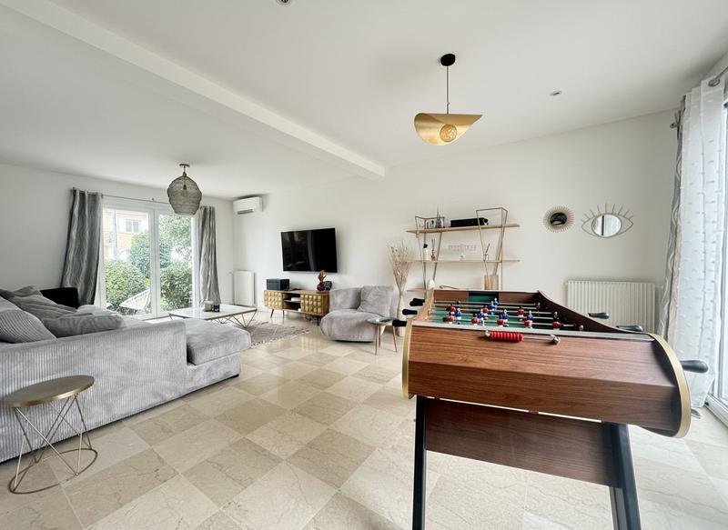 Villa - 200 m² - 6 pièces