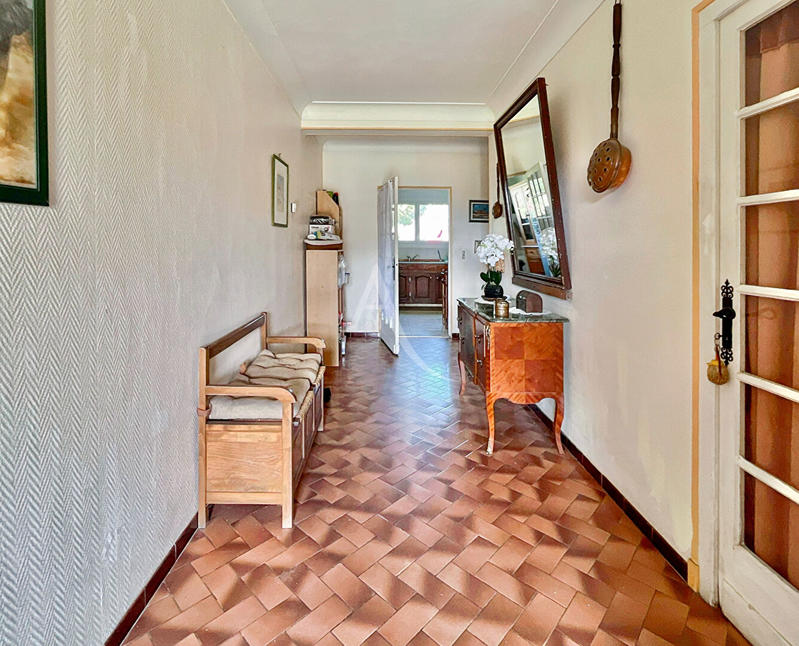 Maison - 230 m² - 7 pièces