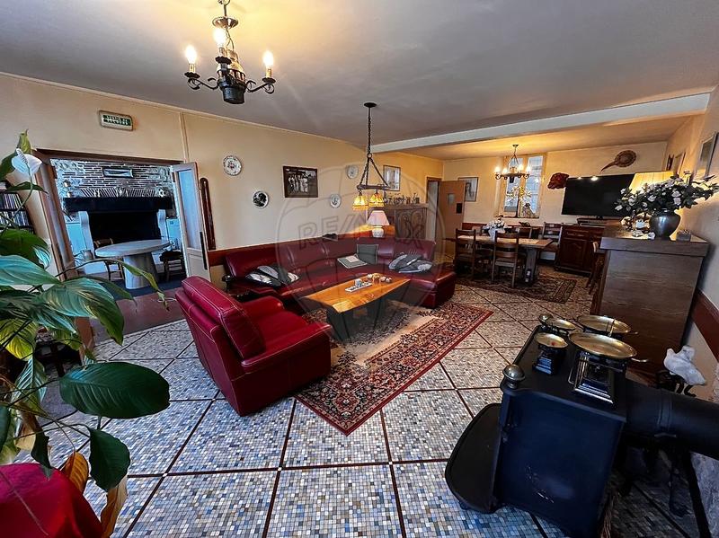 Maison - 427 m² - 12 pièces