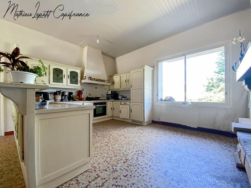 Maison - 270 m² - 9 pièces