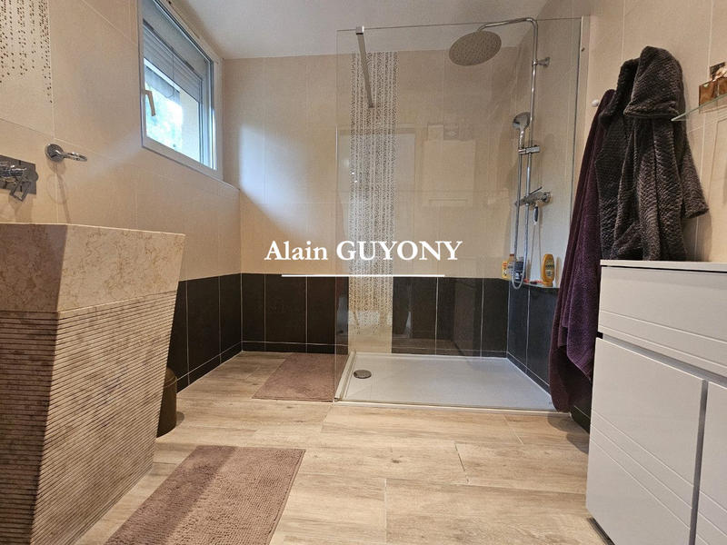 Maison - 95 m² - 5 pièces