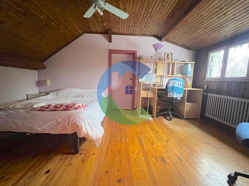 Maison - 220 m² - 8 pièces