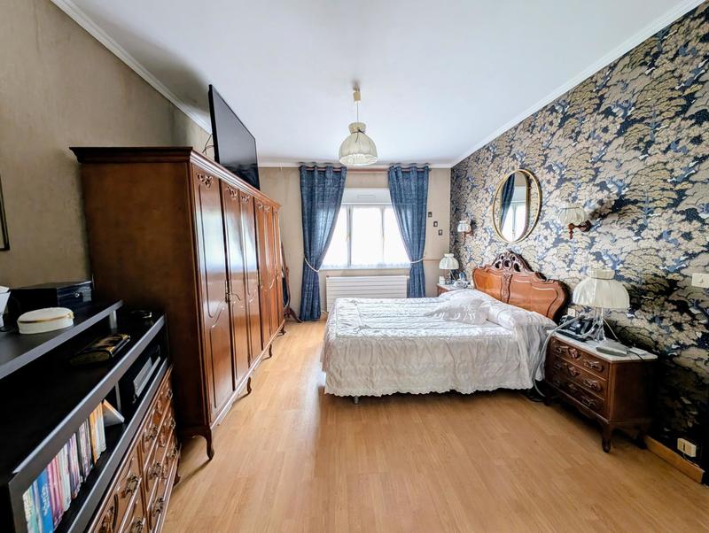 Propriété - 238 m² - 8 pièces