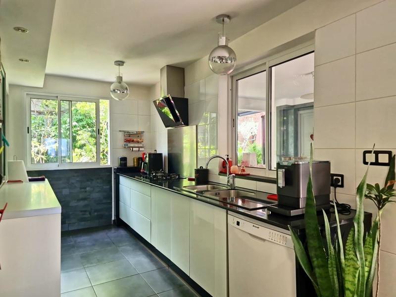 Villa - 371 m² - 6 pièces