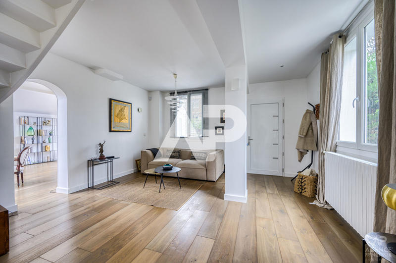 Maison - 240 m² - 6 pièces