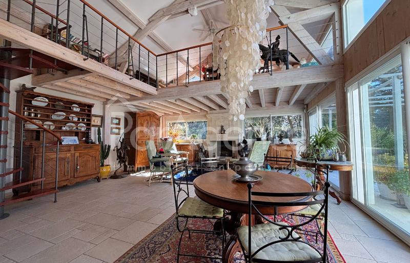 Maison - 235 m² - 6 pièces