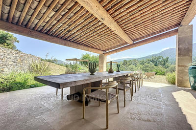 Maison contemporaine - 245 m² - 6 pièces