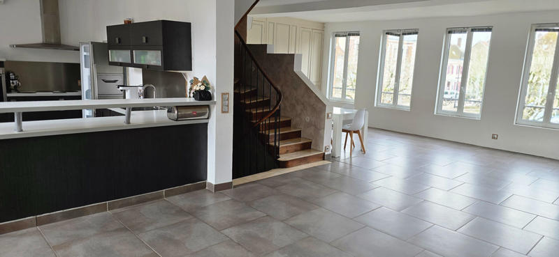 Maison - 227 m² - 10 pièces