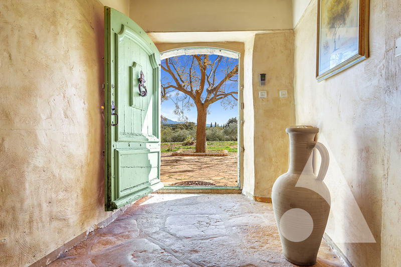 Maison - 640 m² - 18 pièces