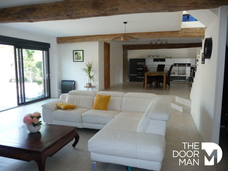 Demeure - 267 m² - 5 pièces